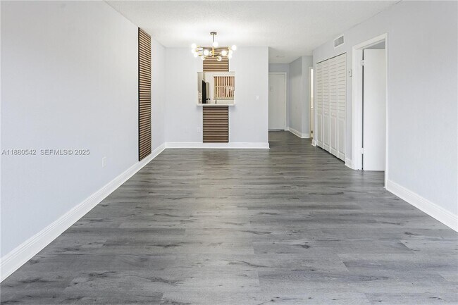 Building Photo - 365 NE 125th St