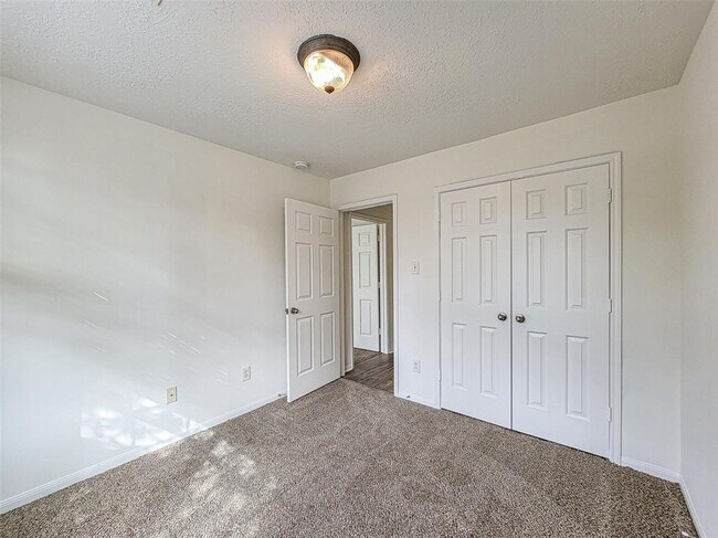 Building Photo - 226 Fairwind Trail Dr