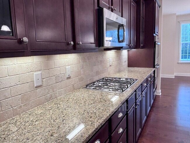 Building Photo - 136 Spring Pine Ln