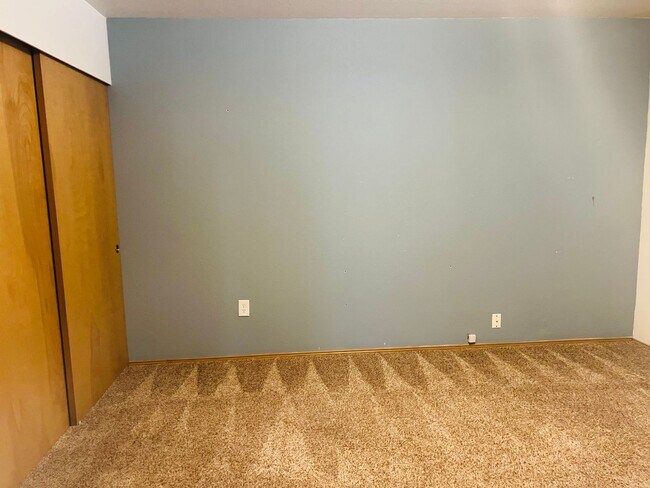 Building Photo - Charming Rambler 3-Bed/2-Bath Available Now!