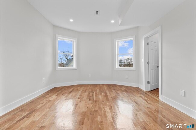 Building Photo - 54 Plaza Ave