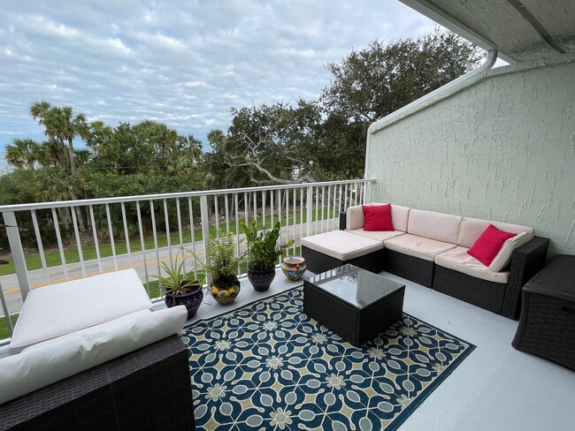 Building Photo - Upscale 3 BR Furnished Condo in Inlet at S...