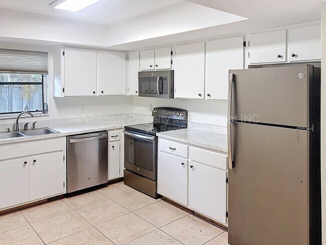 Building Photo - 10597 101st Ave