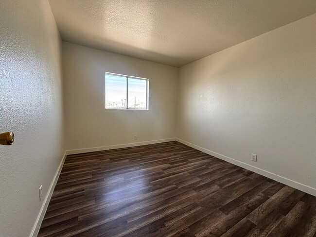 Building Photo - 2 Bedroom, 1 Bathroom Home Available Now