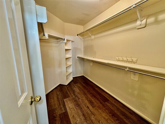 Building Photo - 20303 Misty Cove Dr