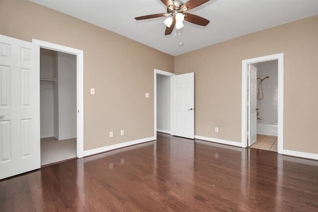 Building Photo - 803 Rosine St