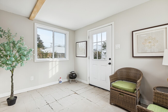 Building Photo - 616 Lemaster Ave