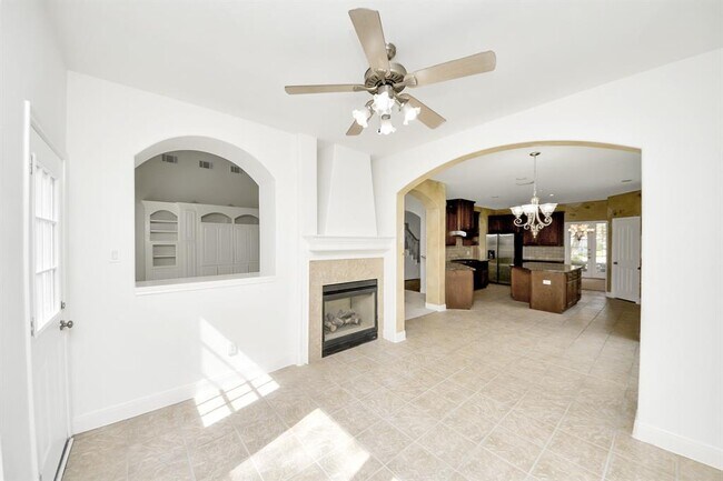Building Photo - 3811 Parkside Dr