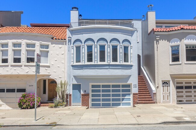 Building Photo - 2128 Bay St