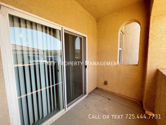 Building Photo - 3 BEDROOM 2 BATH CONDO W/DETACHED GARAGE N...