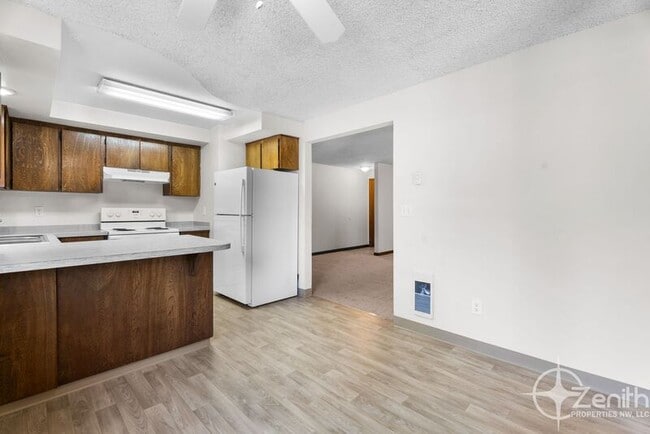 Building Photo - 805 NE 122nd Ave