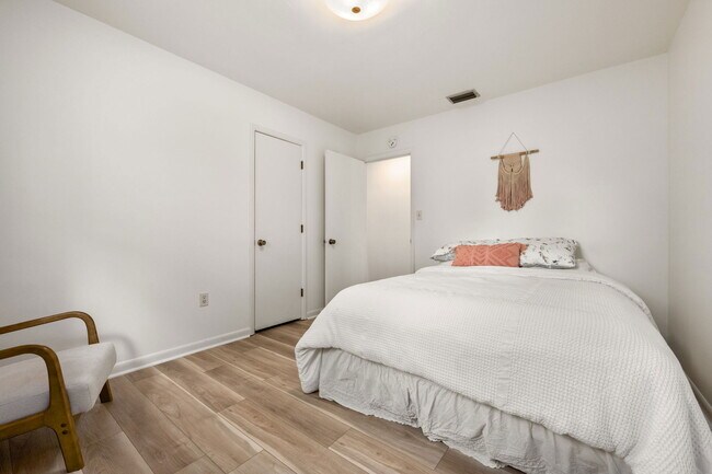 Building Photo - 510 Sioux Cir