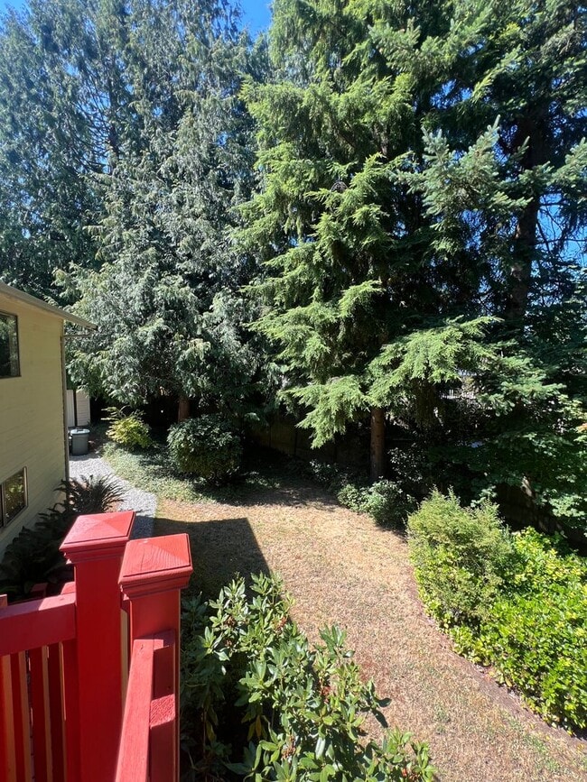 Building Photo - Finn Hill neighborhood Kirkland!