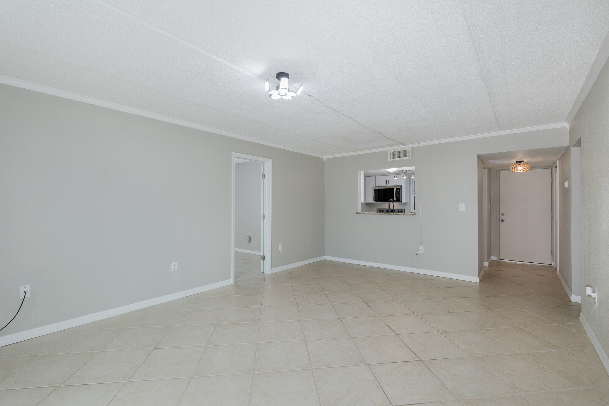 Building Photo - 464 N Paula Dr