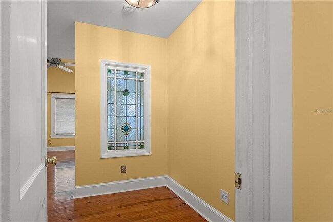 Building Photo - 613 E Pine St