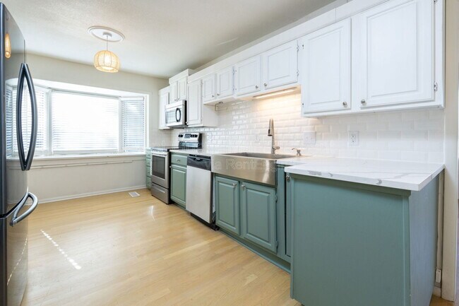 Building Photo - 6002 E 8th St N