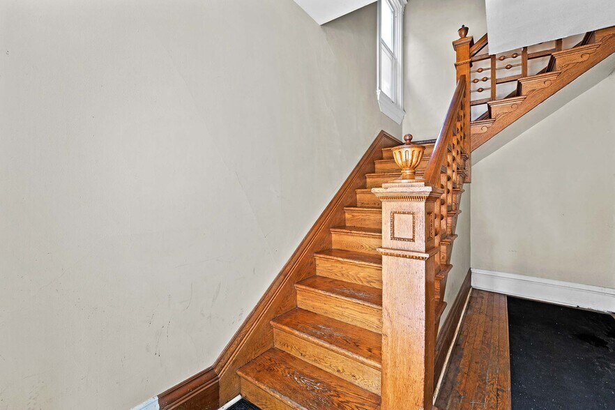 Building Photo - 322 W Wilson St