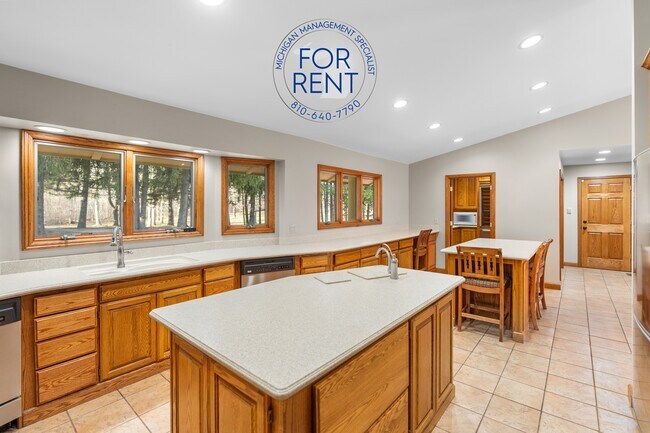 Building Photo - 7255 E Baldwin Rd