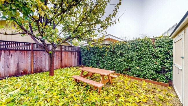 Building Photo - 1145 Edwards St