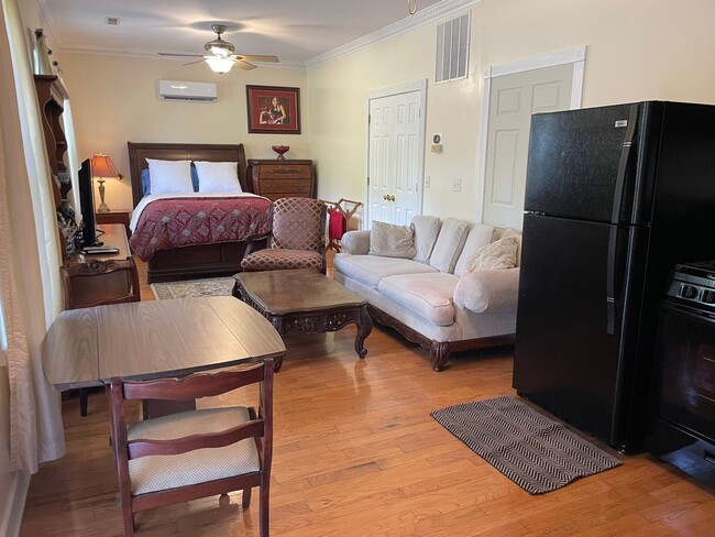 Building Photo - 174 Schools Dr