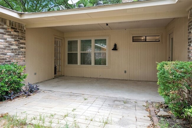 Building Photo - 5502 Coronado Dr