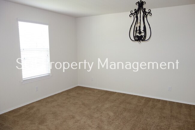 Building Photo - 824 Rivers Creek Ln