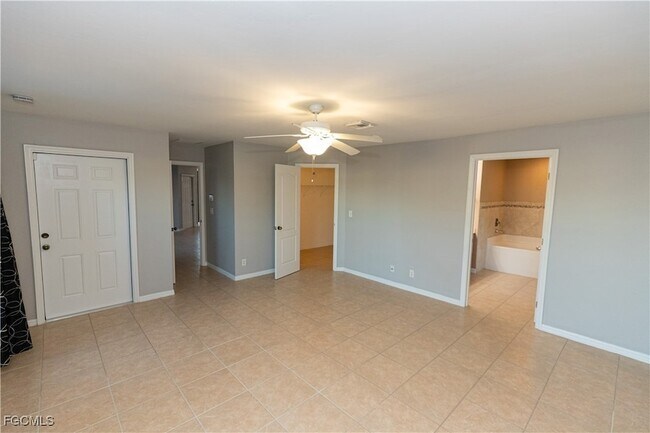 Building Photo - 3073 NW 4th Ave