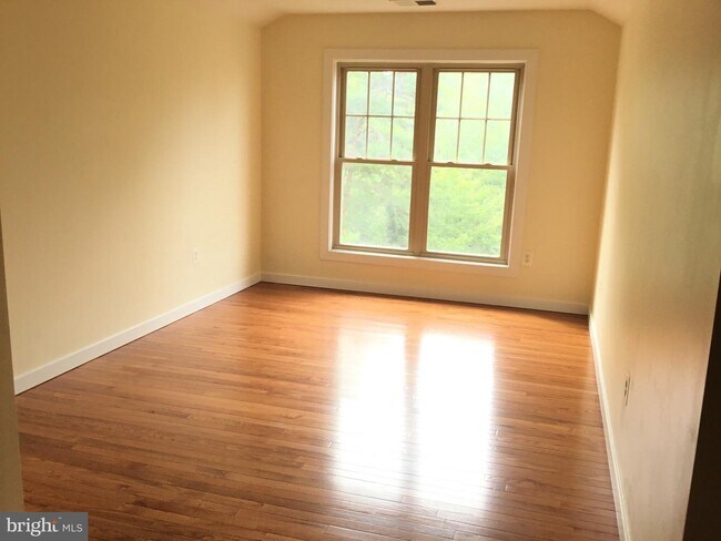 Building Photo - 13312 Sheffield Manor Dr