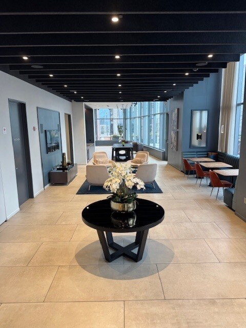 Building Photo - 450 E Waterside Dr