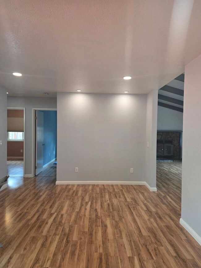 Building Photo - **Move - In Specials Available ! Reduced D...