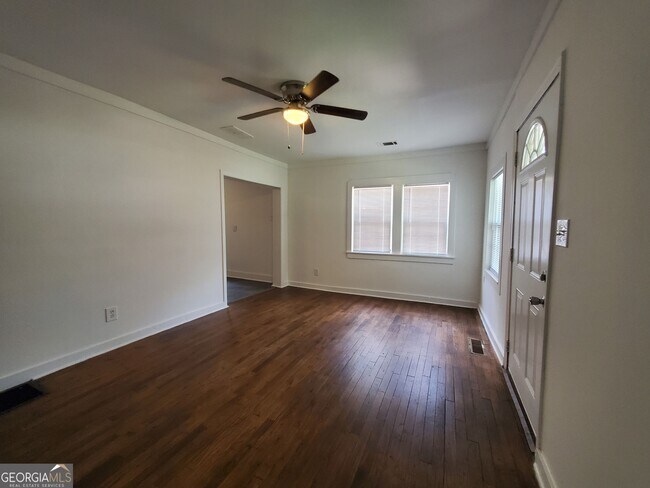 Building Photo - 2577 Eastwood Dr