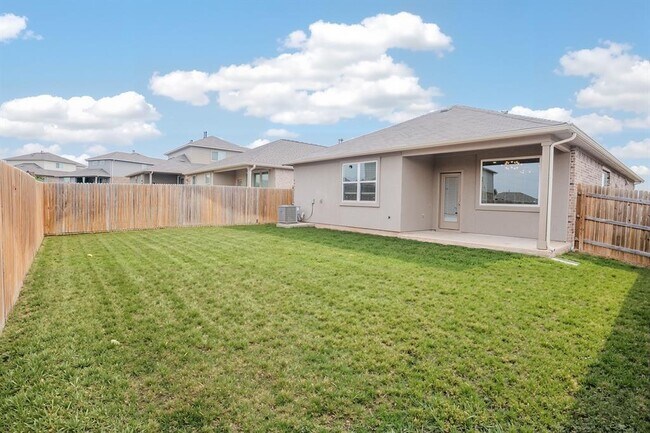 Building Photo - 909 Vogel Dr