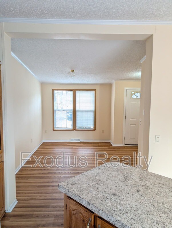 Building Photo - 73 Forest Dr