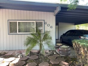 Building Photo - Great 2 bedroom 2 bath with a private backyard