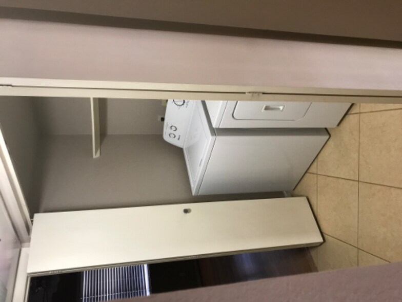 Building Photo - 7941 Decker Canyon Dr