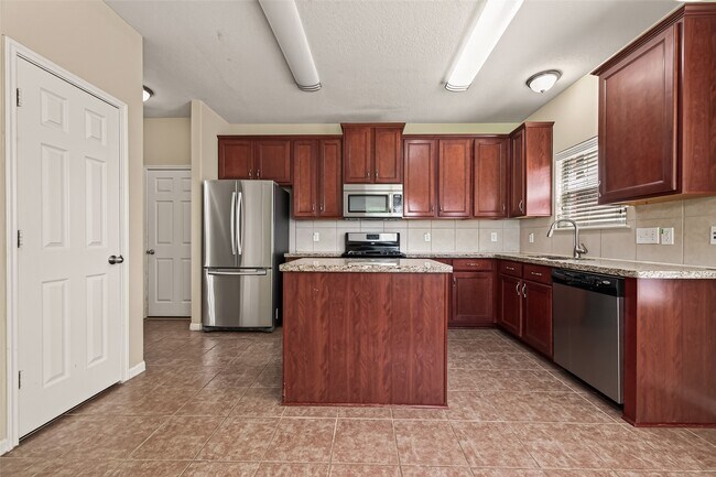 Building Photo - 26339 Richwood Oaks Dr