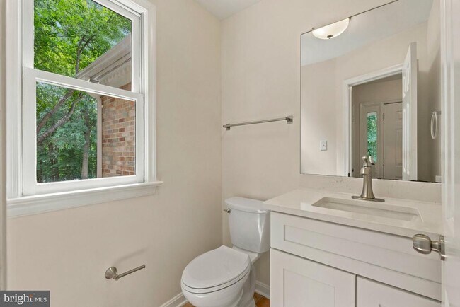Building Photo - 7937 Valleyfield Dr