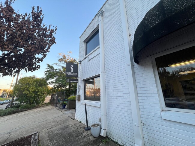 Building Photo - Stunning 3BD, 3.5BA Raleigh Townhome in a Walkable Community Near Tons of Shopping and Dining Opt...