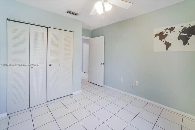 Building Photo - 318 NW 114th Ave