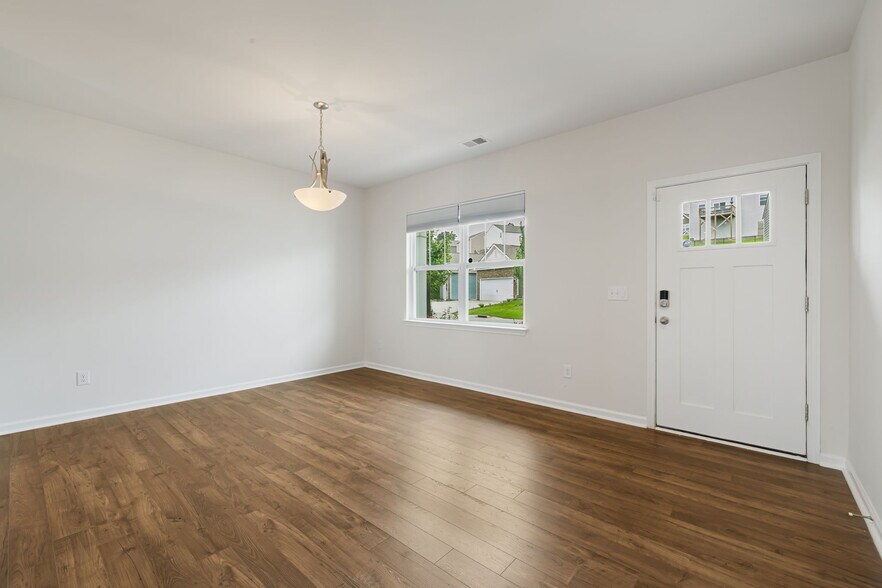 Dining/flex room - 206 Marathon Ln
