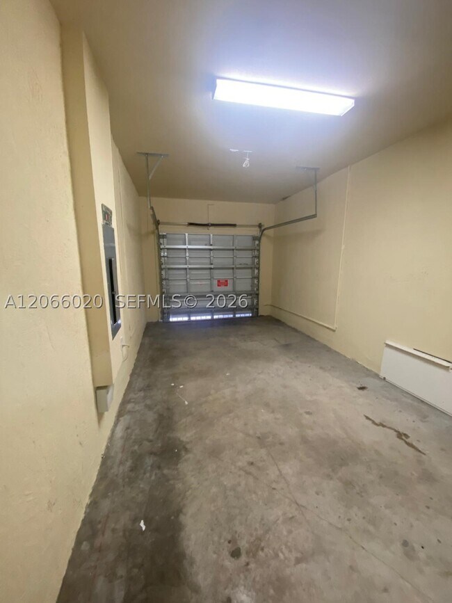Building Photo - 9438 SW 171st Ct