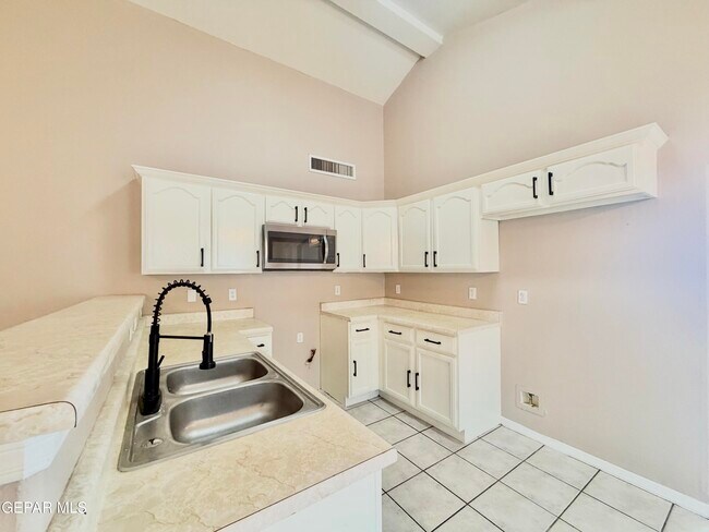 Building Photo - 3904 Tierra Marfil Rd