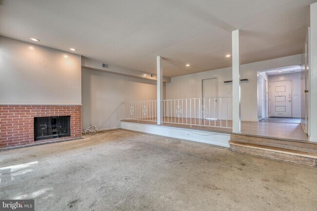 Building Photo - 7304 Park Village Ct