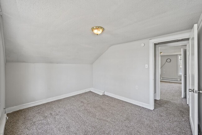 Building Photo - 205 Stimpson St