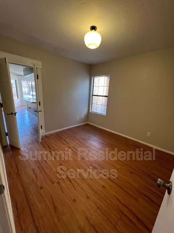 Building Photo - 1700 W Wood Bridge Ct