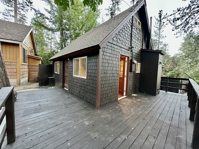 Building Photo - 25165 Cedar St