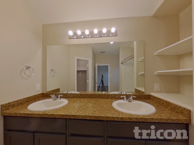 Building Photo - 752 Rutherford Dr