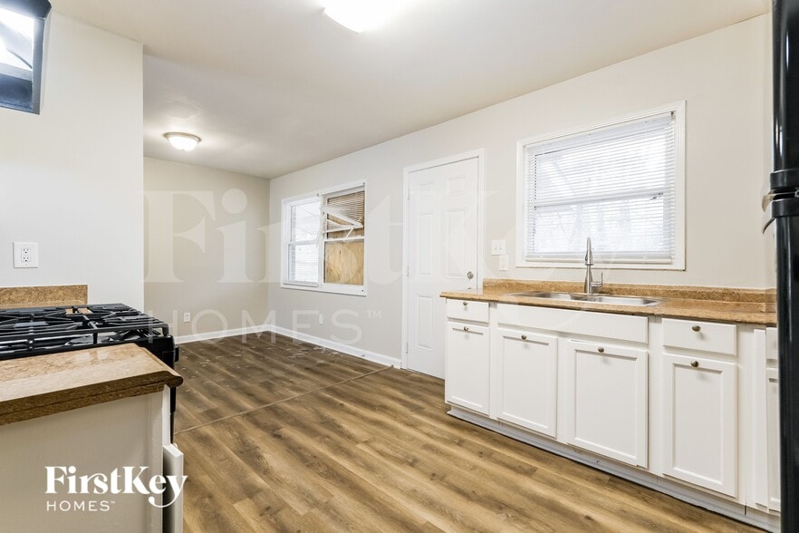 Building Photo - 2596 Yale Terrace