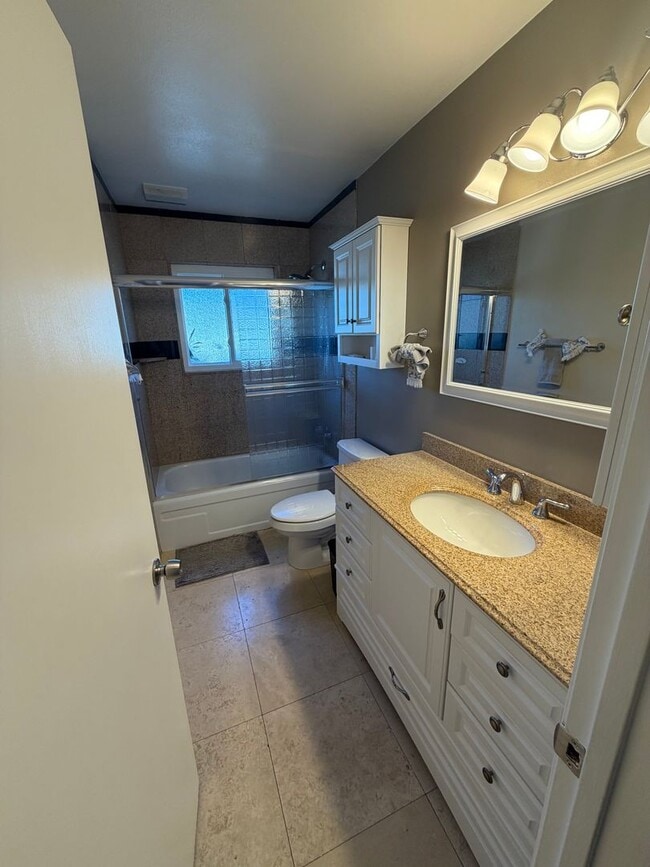 Building Photo - 3 Bedroom | 2 Bathroom | Single family with pool