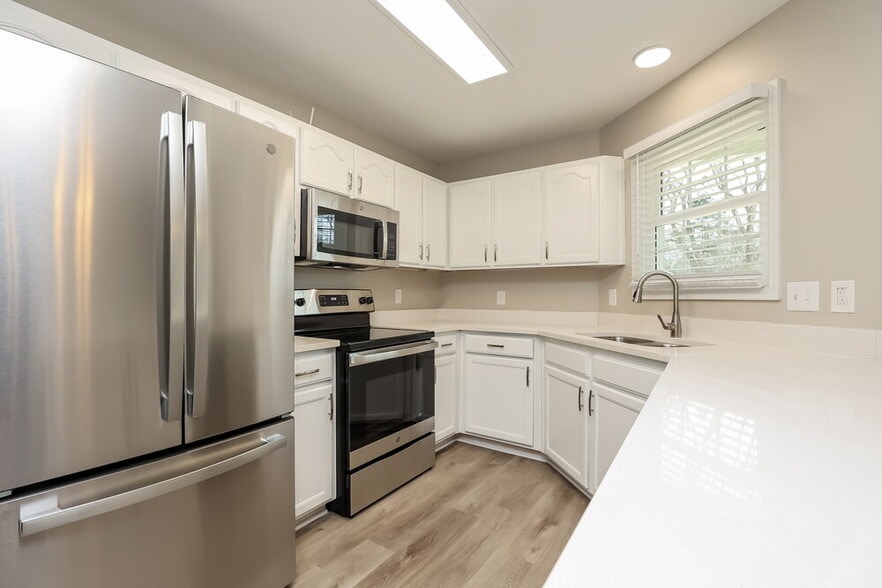 Building Photo - 2017 Skyline Dr